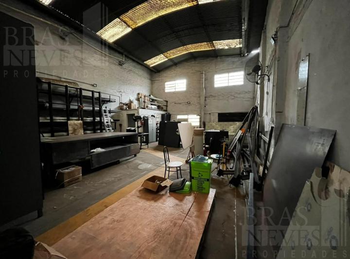 Local comercial · 180m²