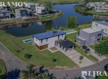 Casa · 186m² · 5 Ambientes · 6 Cocheras · Casa en Alquiler a La Laguna Barrio Islas El Canton - Pg
