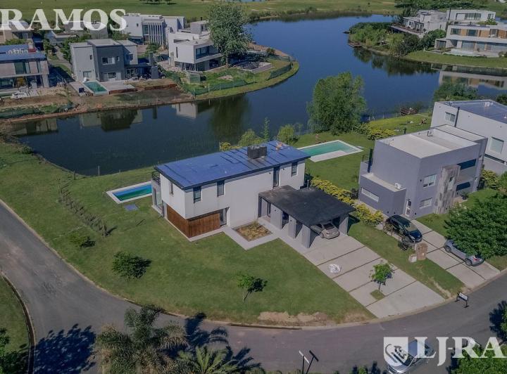 Casa · 186m² · 5 Ambientes · 6 Cocheras