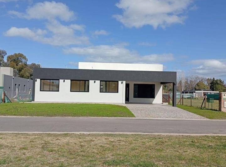 Casa · 140m² · 5 Ambientes · 1 Cochera