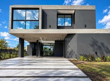 Casa · 251m² · 5 Ambientes · 2 Cocheras · Casa Chalet en Venta en Los Cardos, Manuel Alberti, Pilar