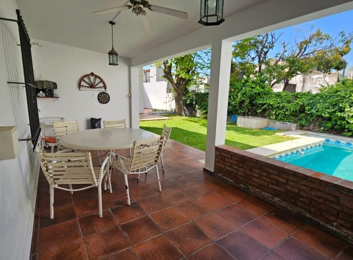 Casa · 88m² · 4 Ambientes · 3 Cocheras