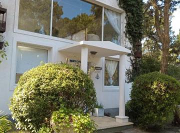 Casa · 120m² · 3 Ambientes · Casa Ubicada en Carilo