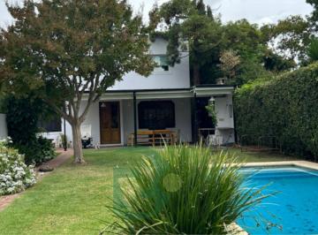 Casa · 220m² · 5 Ambientes · 2 Cocheras · Venta Casa.6 Amb. Pileta. Impecable! Hurlingham