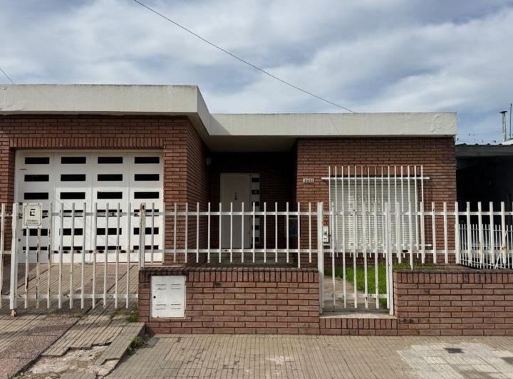 Casa · 192m² · 8 Ambientes · 1 Cochera