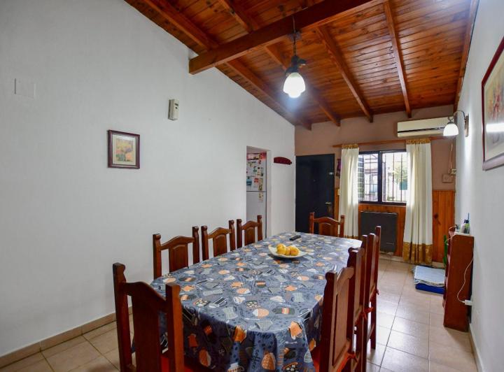 Casa · 80m² · 4 Ambientes · 2 Cocheras