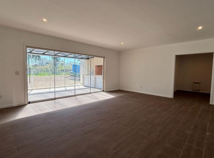 Casa · 120m² · 6 Ambientes · 2 Cocheras