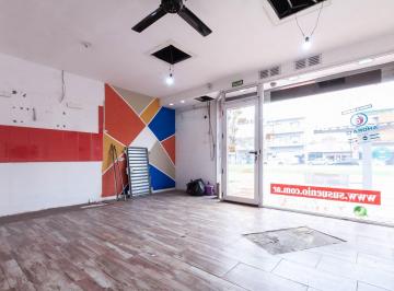 Local comercial · 70m² · Alquiler Local Comercial 70 m² Sobre Av Lanus