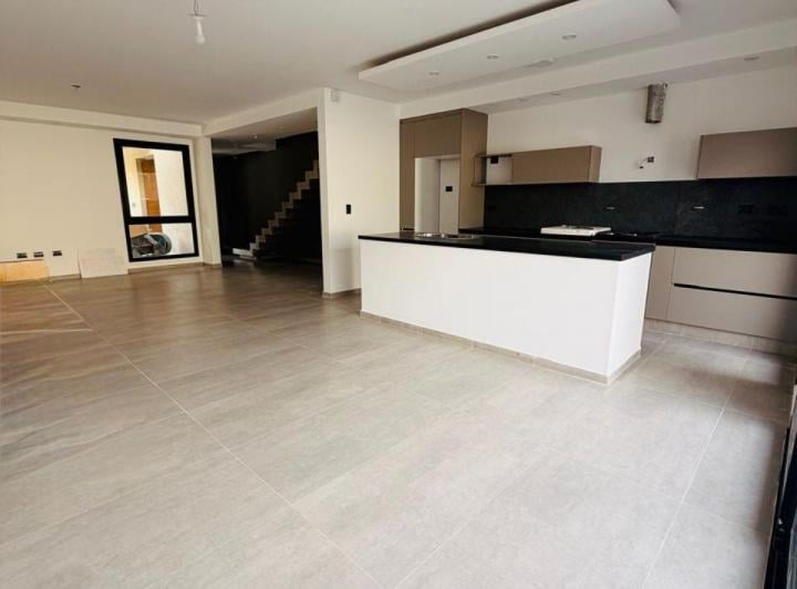 Casa · 180m² · 3 Dormitorios · 1 Cochera