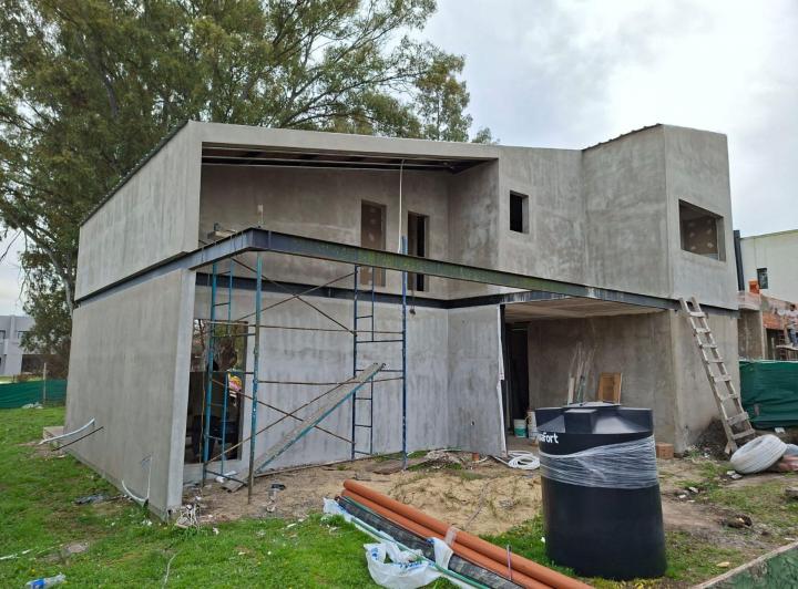 Casa · 160m² · 4 Ambientes · 3 Cocheras