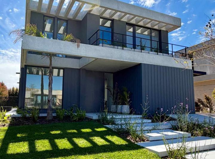 Casa · 228m² · 5 Ambientes · 3 Cocheras