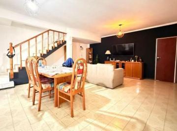 Casa de 5 ambientes, Morón · Casa de 303 m² con 3 Dorm. en Venta en Castelar Permuta