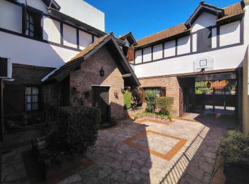 Casa de 6 ambientes, Hurlingham · Casa 4 Dorm 4 Baños Piscina Fondo Lote 10 X 43
