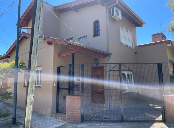Casa · 80m² · 3 Ambientes · 1 Cochera