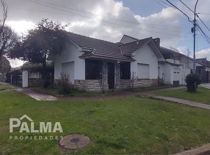 Casa · 160m² · 2 Ambientes · 2 Cocheras