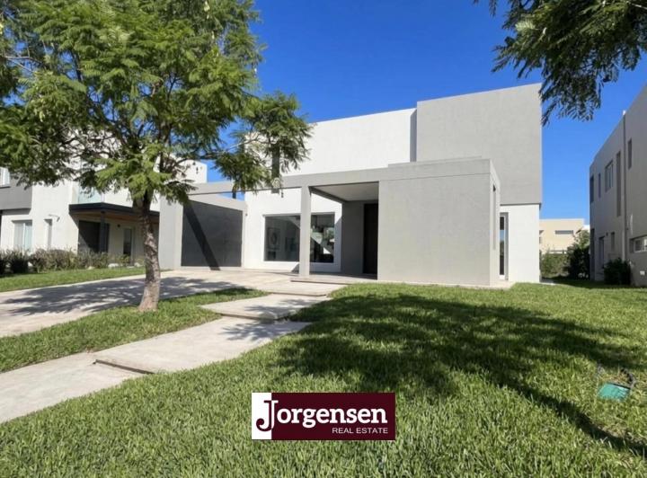 Casa · 177m² · 5 Ambientes · 2 Cocheras