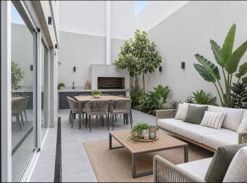 Casa · 220m² · 4 Ambientes · 2 Cocheras · Venta. Casa 4 Amb. Parrilla. Patio. Terraza. Villa del Parque.