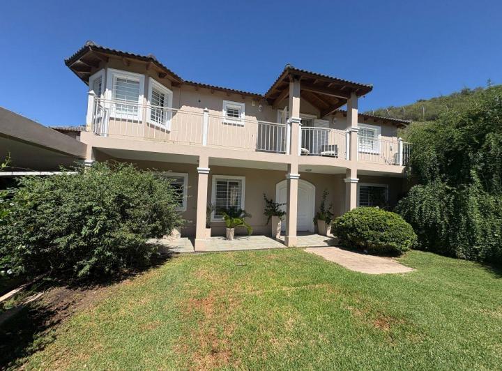 Casa · 560m² · 9 Ambientes · 4 Cocheras