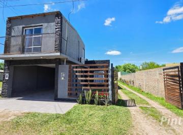 Casa · 132m² · 8 Ambientes · 1 Cochera · Amplia Casa con Departamento Adjunto Sobre San Lorenzo. San Jose.