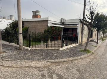 Casa de 8 ambientes, Córdoba · Oportunidad! Vendo Casa de 2 Dorm. + Despensa + Taller + Departamento de 1 Dorm. U$d 55.000