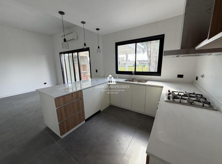 Casa · 134m² · 4 Ambientes · 2 Cocheras