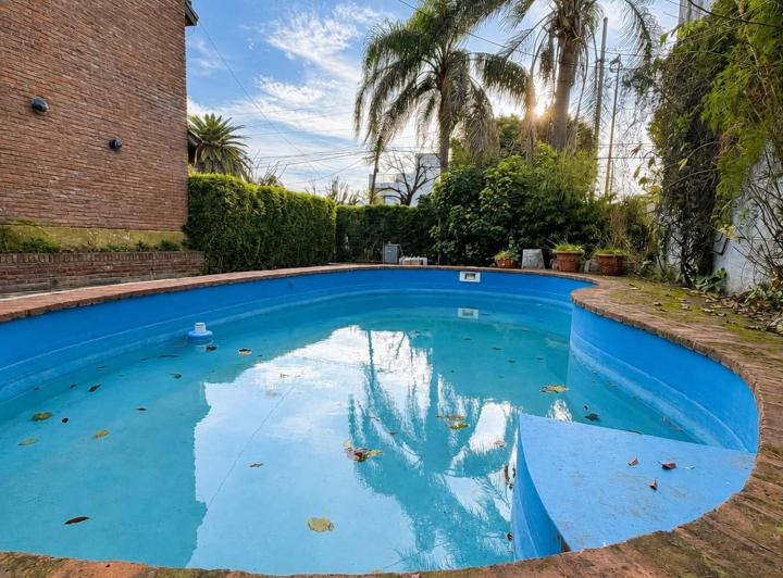 Casa · 298m² · 6 Ambientes · 3 Cocheras