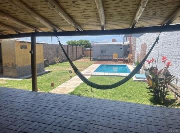 Casa · 44m² · 3 Ambientes · 2 Cocheras · Venta de Casa de Fin de Semana en Coquimbito