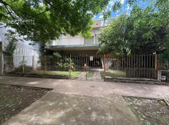 Casa · 335m² · 3 Ambientes · 3 Cocheras