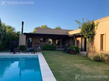Casa · 160m² · 5 Ambientes · 3 Cocheras · A Laguna! Estilo Campo, Estar y Los 3 Dorm. con Expansión Al Parque