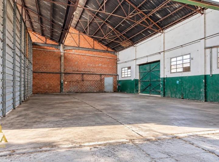 Bodega-Galpón · 375m²