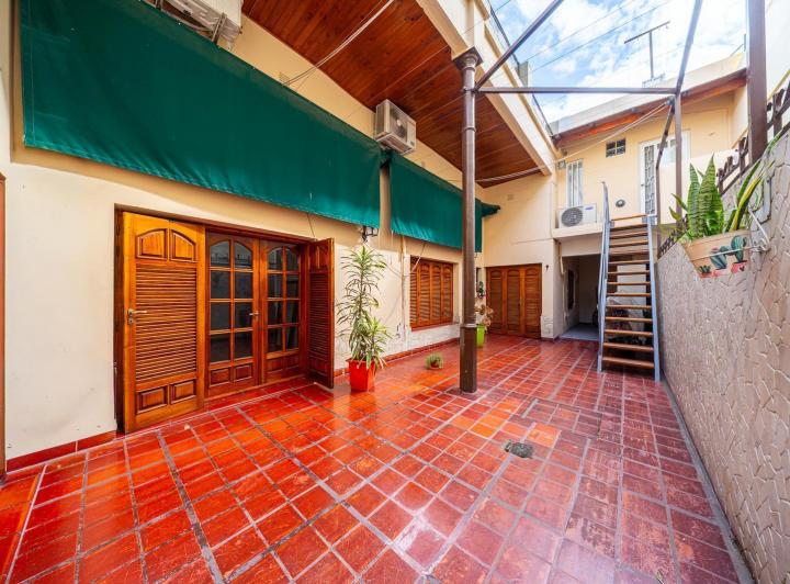 Casa · 189m² · 8 Ambientes · 1 Cochera