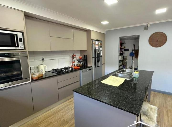Casa · 200m² · 4 Ambientes · 1 Cochera