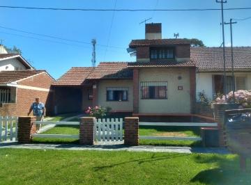 Casa · 110m² · 4 Ambientes · 2 Cocheras · Casa en Alquiler Temporario, Punta Mogotes