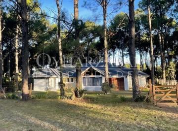 Casa · 900m² · 4 Ambientes · 1 Cochera · Casa en Pinamar Norte