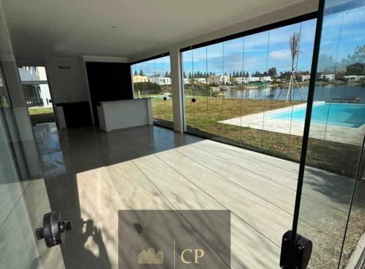 Casa · 180m² · 5 Ambientes · 1 Cochera