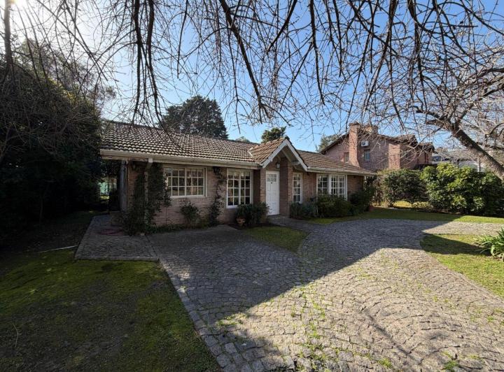 Casa · 138m² · 4 Ambientes · 1 Cochera