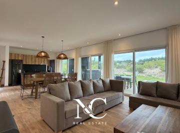 Casa · 155m² · 5 Ambientes · Casa en Venta en Costa Esmeralda 4 Dorm., Piscina y Fondo Libre