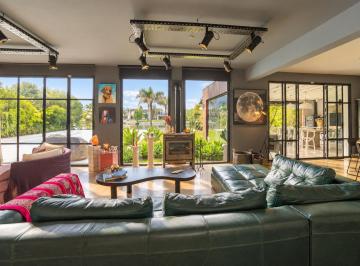 Casa · 288m² · 7 Ambientes · 5 Cocheras · Casa en Venta de 3 Dorm. a La Laguna en San Isidro Labrador, Villanueva