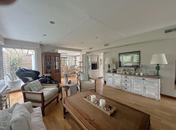 Departamento · 204m² · 5 Ambientes · 1 Cochera