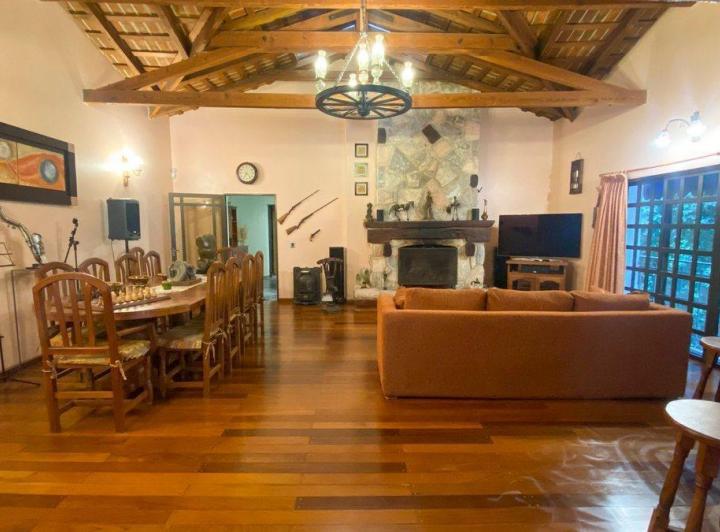 Casa · 195m² · 4 Ambientes · 1 Cochera