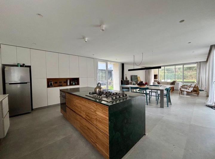 Casa · 220m² · 5 Ambientes