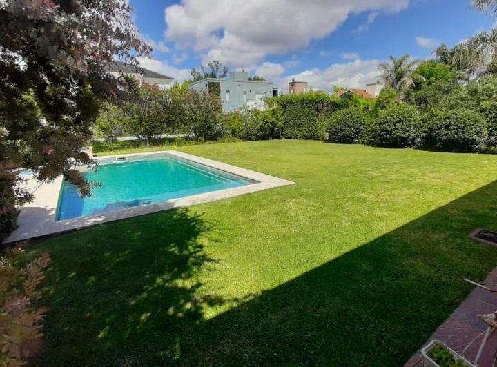 Casa · 190m² · 5 Ambientes · 1 Cochera