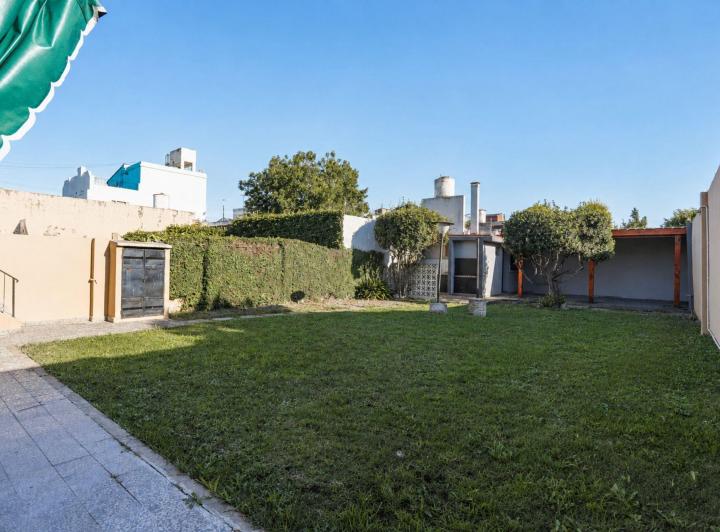 Casa · 140m² · 4 Ambientes · 2 Cocheras