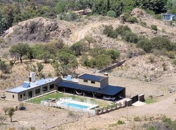 Casa · 215m² · 5 Ambientes · 2 Cocheras · Se Vende Importante Casa Al Pie de Las Sierras