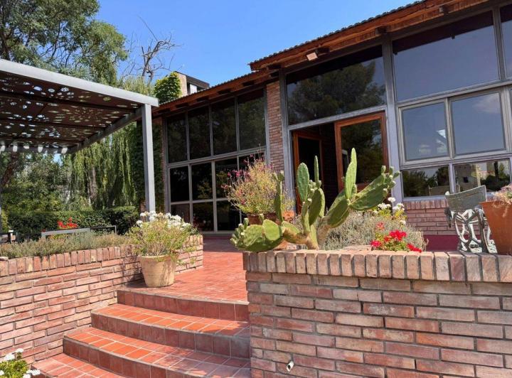Casa · 565m² · 6 Ambientes · 2 Cocheras