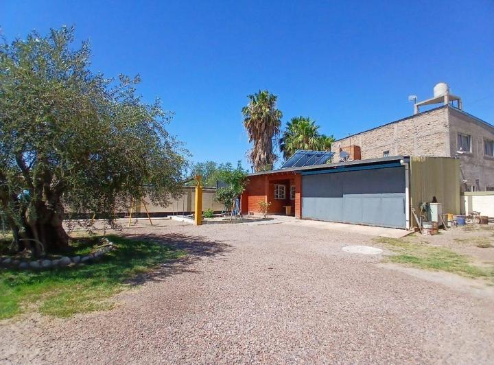 Casa · 230m² · 5 Ambientes · 2 Cocheras