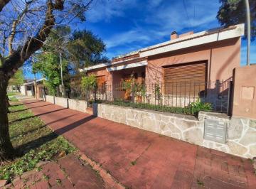 Casa · 190m² · 6 Ambientes · 2 Cocheras · Casa 3 Dorm. y Terreno, en Centro de Crespo