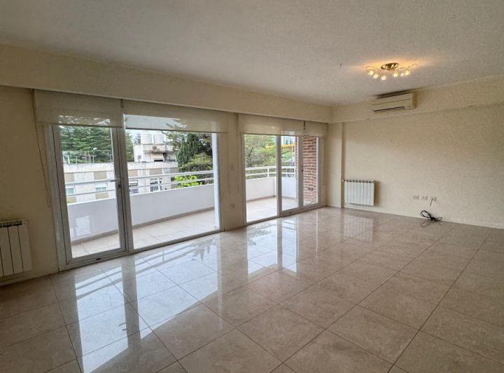 Departamento · 222m² · 4 Ambientes · 1 Cochera