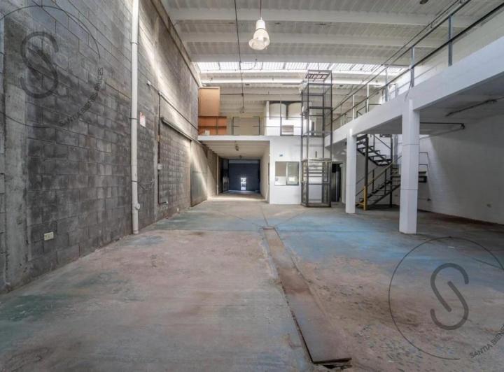 Local comercial · 415m²