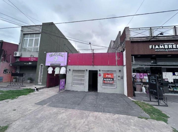 Local comercial · 50m² · 2 Ambientes · 4 Cocheras